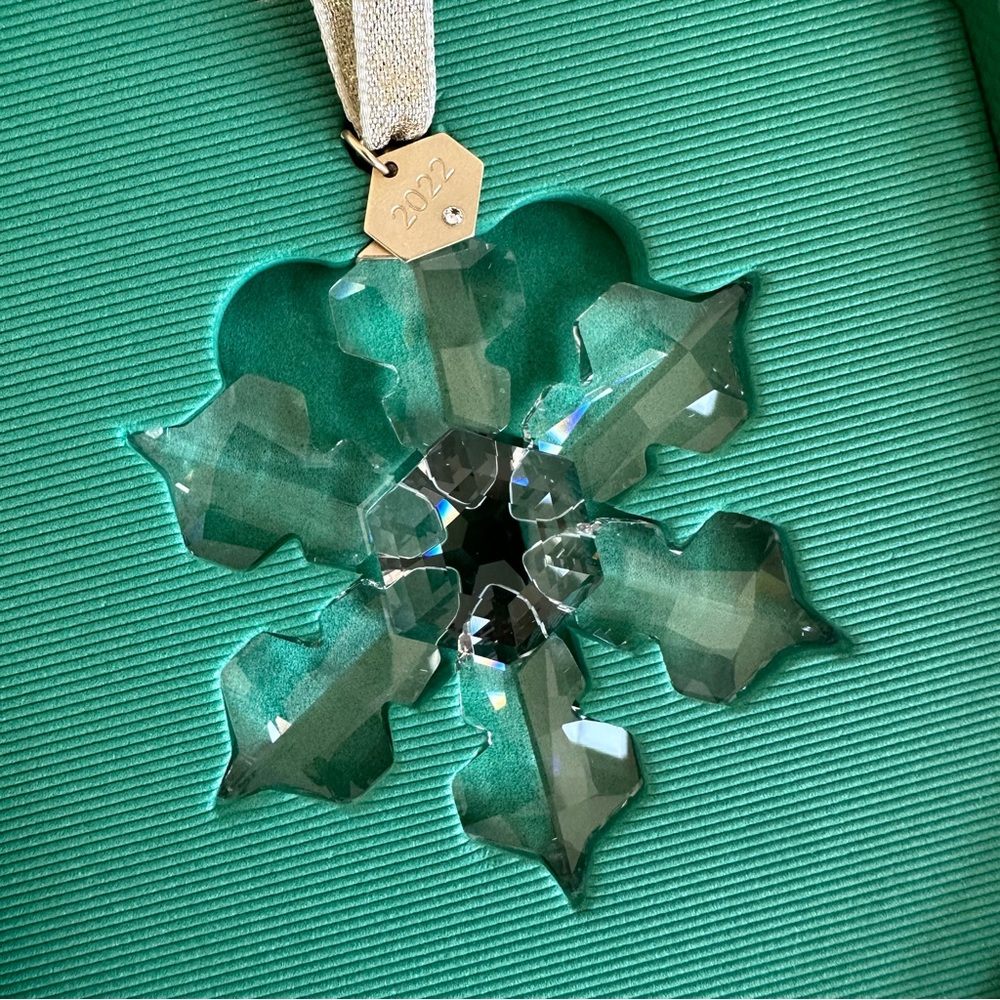 Swarovski Annual Edition 2022 Ornament - Picture 3 of 8